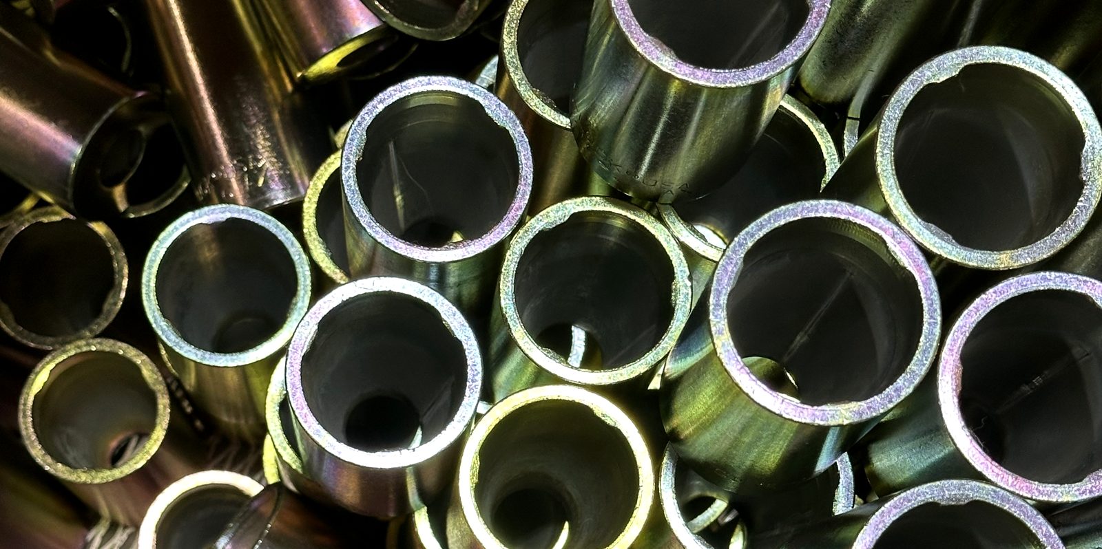 Zinc-plated steel tubing finished with a yellow iridescent chromate