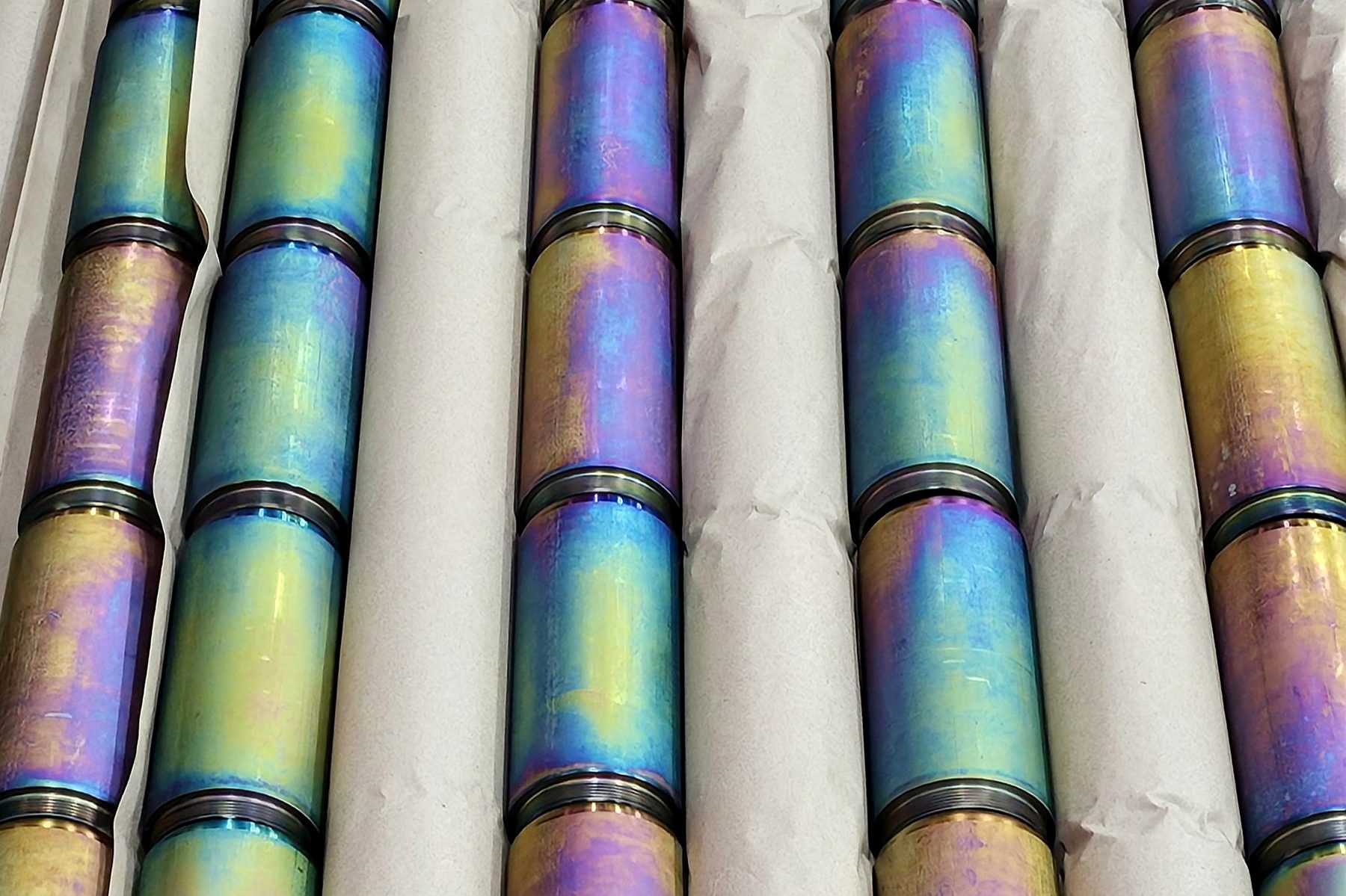 Zinc-nickel plated cylinder liners with an iridescent passivate