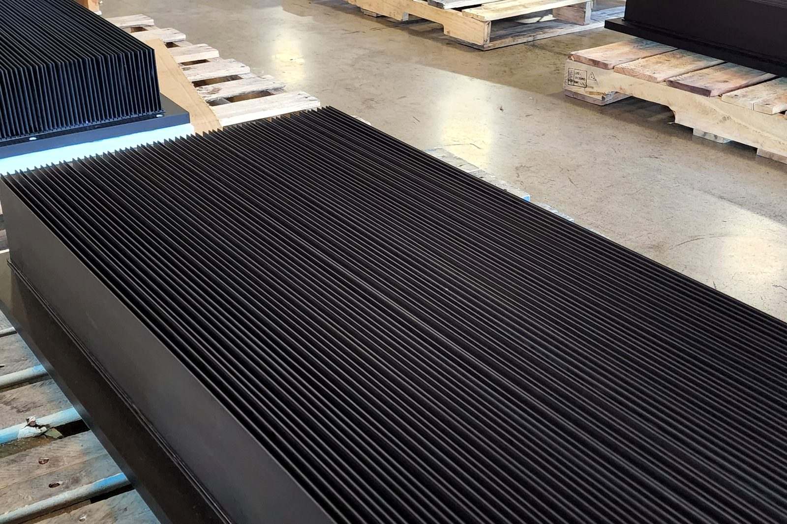 Black Type III hardcoat anodized aluminium heat sink
