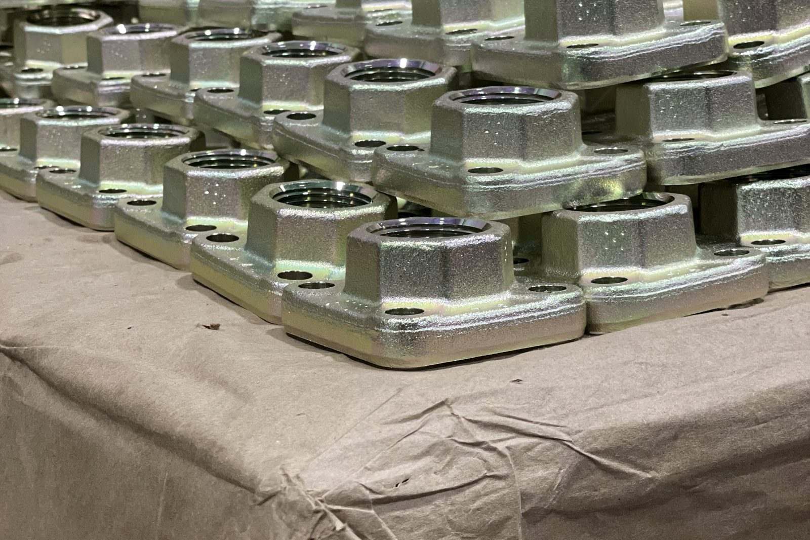 Steel parts zinc plated with a yellow chromate